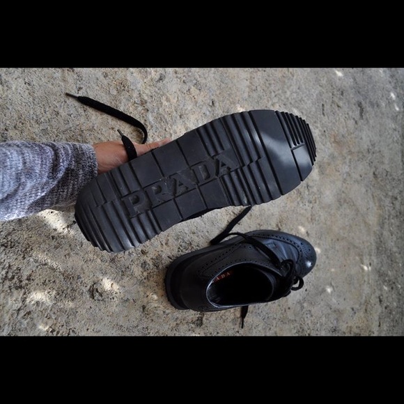 Prada Milano Black Leather Laced Oxford Shoes main image 4