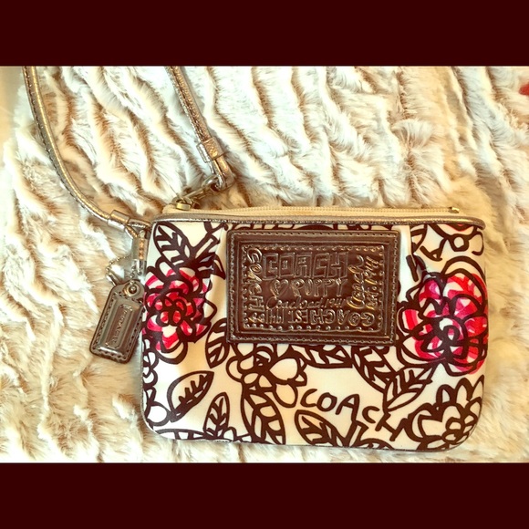 Coach Handbags - Coach Wristlet