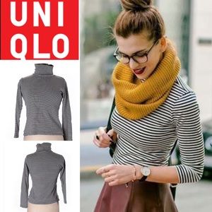 ❄️💨👜👓UNIQLO- Small blue striped turtleneck.