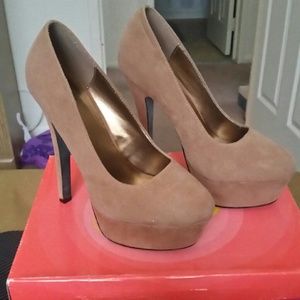 Suede Pumps