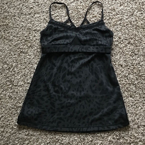 NWOT Lulu lemon tank- comes with lulu bag