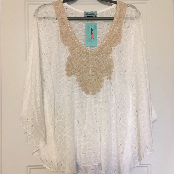 NWT. Rodeo Fox white eyelet tunic shirt.