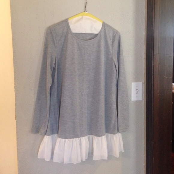 Tops - Grey Tunic w/ Cream Ruffle