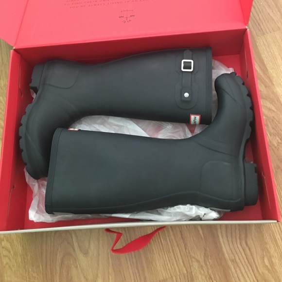 NWOT Size 6 Hunter Dark Navy Blue Boots Matte