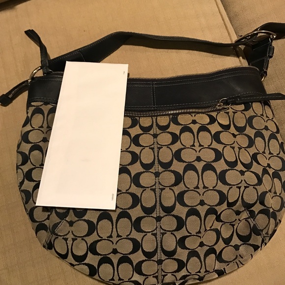 Coach hobo bag well loved and still lots to go - Picture 4 of 4