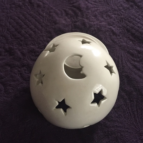 Tea light candle holder