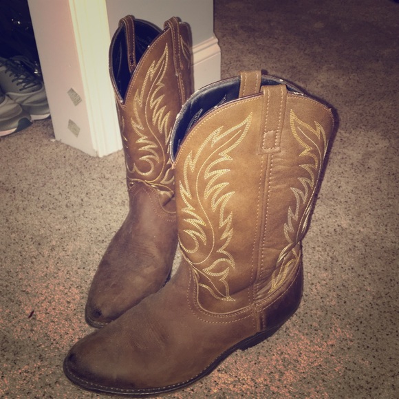 BROWN LEATHER LAREDO BOOTS