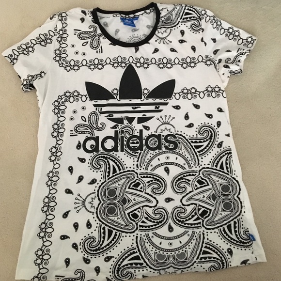 Adidas logo top rare size medium tee