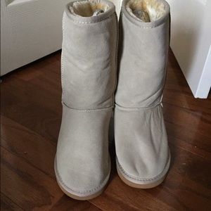 Light sand uggs