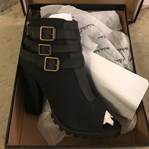 Michael Antonio shoes