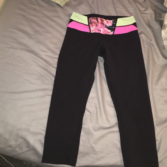 Lululemon size6 cropped floral print legging