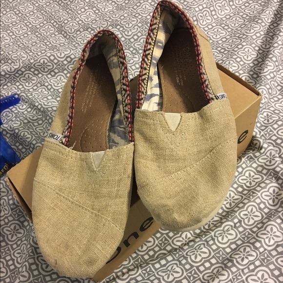 Tan toms