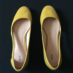 Yellow patent flats