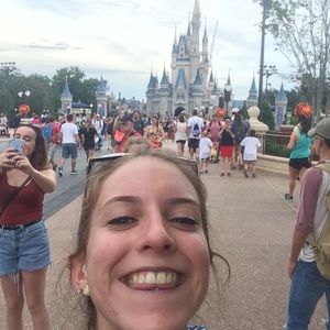 Meet your Posher, Alyssa