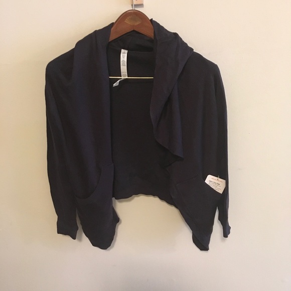 Lululemon Navy Cabin Yogi Wrap - NWT