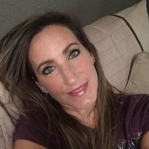 Meet your Posher, Carey