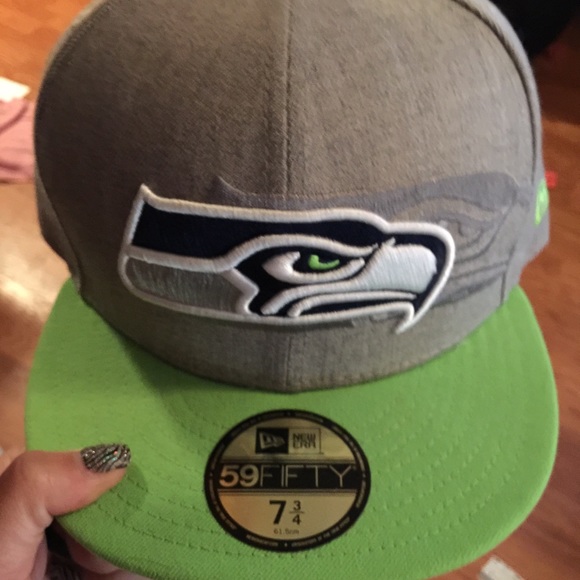 Green/gray flat rim Seattle Seahawks hat. Sz 7 3/4