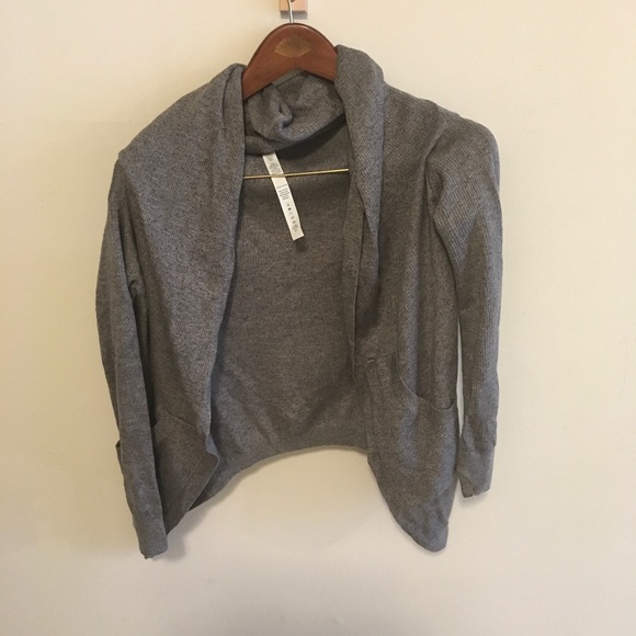 Lululemon Gray Cabin Yogi Wrap - NWOT