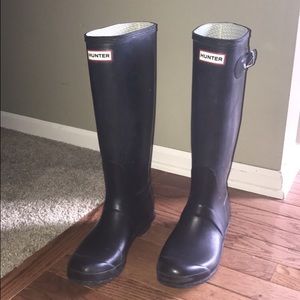 Black matte hunter boots