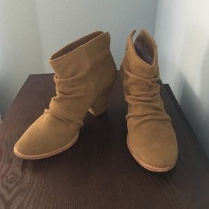 Splendid suede booties 6.5M