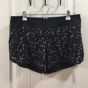 Under Amour heat gear semi fitted running shorts