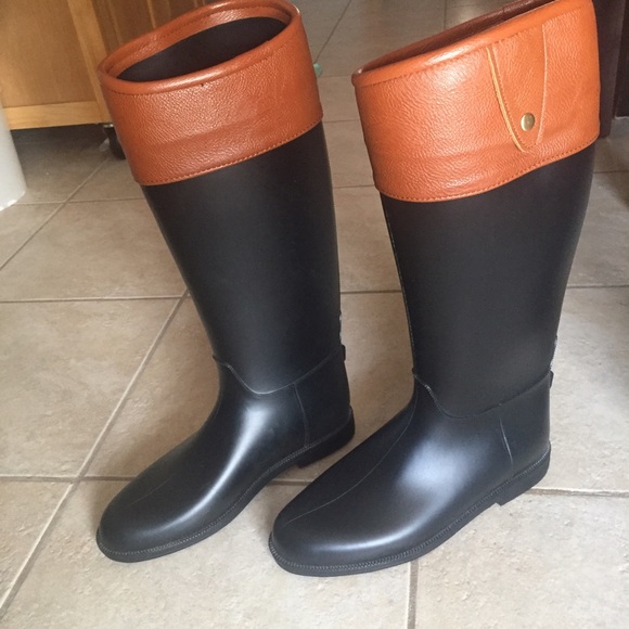 🌼SOLD!!!🌼Rain Boots - black with brown top