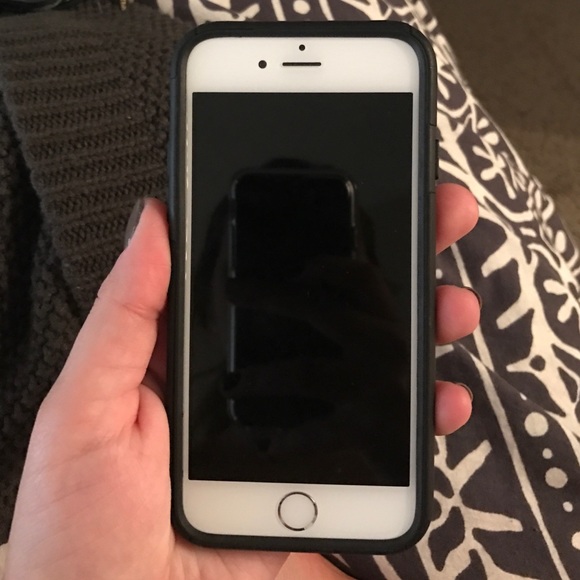 Black Incipio iPhone 6/6s case