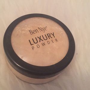 Ben Nye Banana highlight luxury powder, pageant