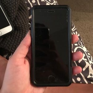 Black OtterBox Commuter Series iPhone 6/6s case