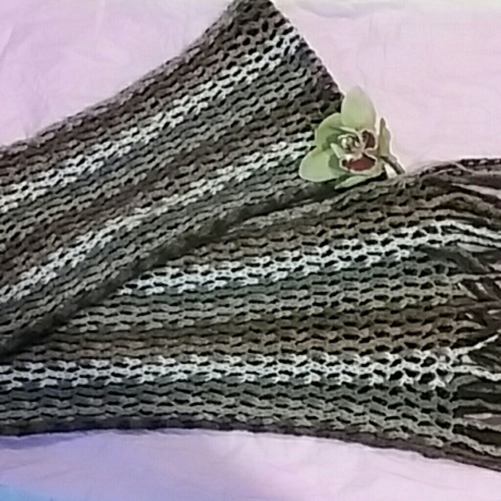 DONATED wool scarf from Italy