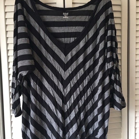 Black and Gray chevron print top