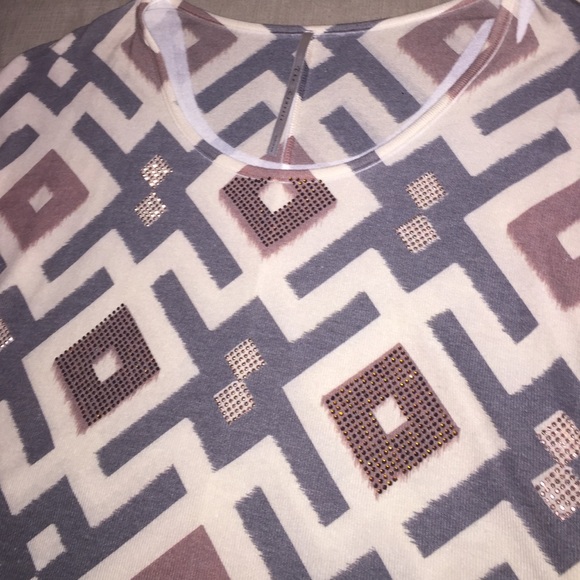 GRAPHIC SHORT SLEEVE TOP NWOT - Picture 2 of 4