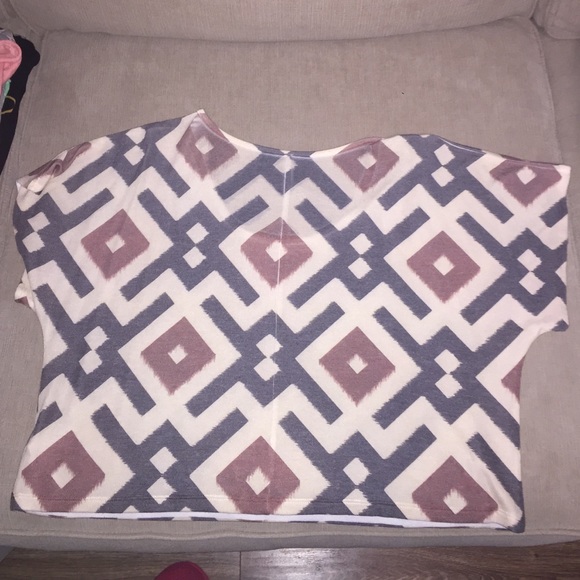 GRAPHIC SHORT SLEEVE TOP NWOT - Picture 3 of 4