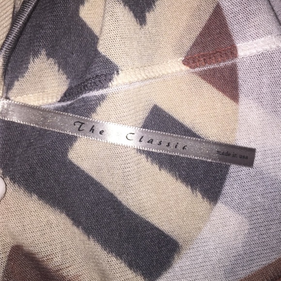 GRAPHIC SHORT SLEEVE TOP NWOT - Picture 4 of 4