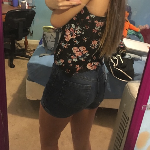 Shorts - Picture 2 of 3