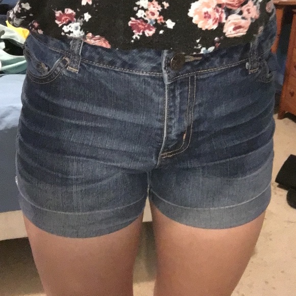Shorts - Picture 3 of 3