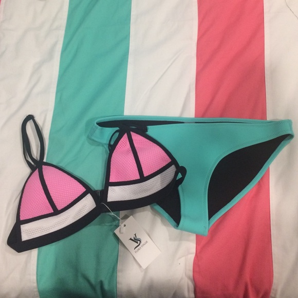 Triangle Bikini - Picture 2 of 2