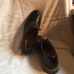 Womens patent leather oxford shoes