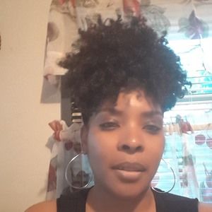 Meet your Posher, Carrie