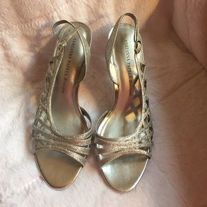 Adriana Papell silver womens heels