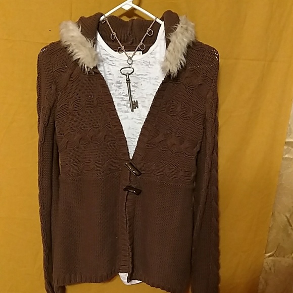 Very Cute Faux Fur Trimmed Hoodie/Cardigan - Picture 2 of 4
