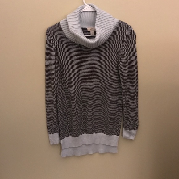 Sweater tunic with loose turtle neck!