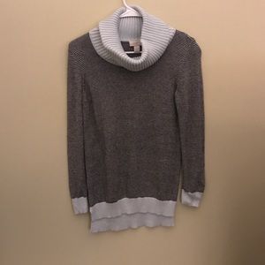 Sweater tunic with loose turtle neck!