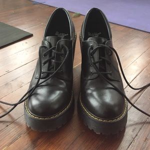 Heeled oxford style shoes