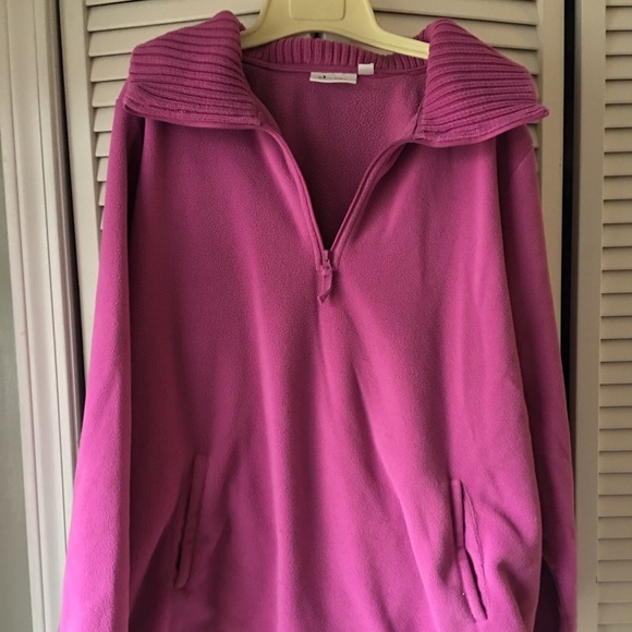 Pink pullover fleece with knitted collar