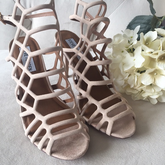 🚨SOLD🚨 NWOT STEVE MADDEN Suede Sandals, Size 6 - Picture 2 of 4
