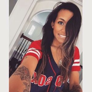 Meet your Posher, Leila