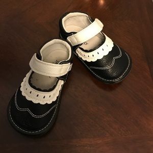 Toddler sz 24-40 months shoes