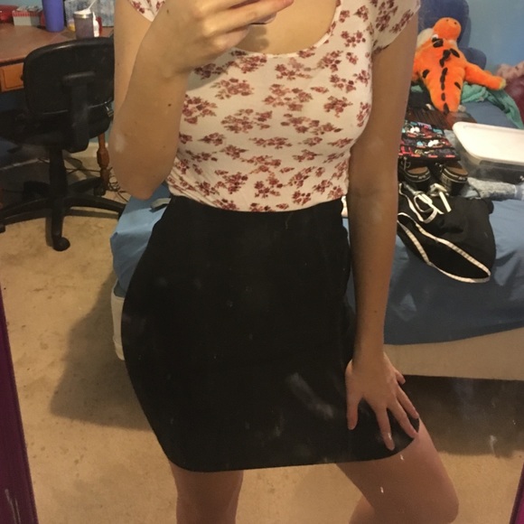 Crop top - Picture 2 of 3