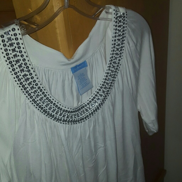 Top - Picture 2 of 3